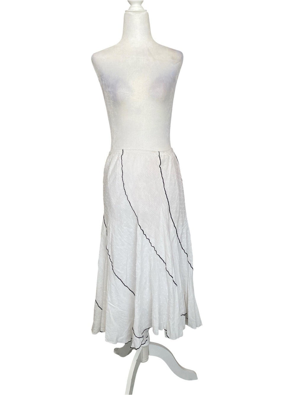 JKLA California 90’s vintage White Maxi Skirt with Subtle Black Stitch Detailing